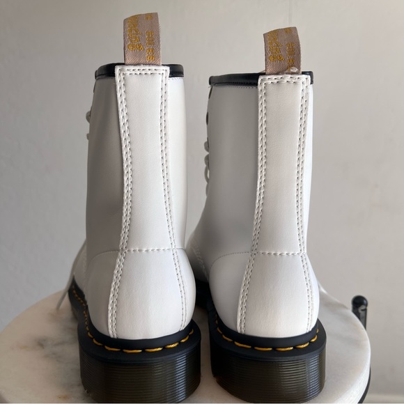 SOLD!!🧾🍒DOC MARTEN VEGAN LEATHER WHITE 1460 KEMBLE LACE UP BOOTS 7W/6M - Picture 4 of 15